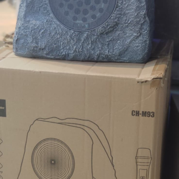 taş görünümlü güneş enerjili speaker